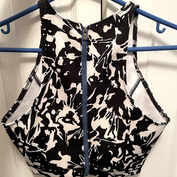 Hollister crop top and skirt set - Picture 2 of 5